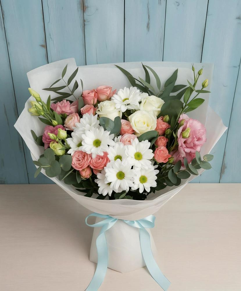 Букет цветов из: Розы, Лизиантусы и Хризантемы в Эвенске