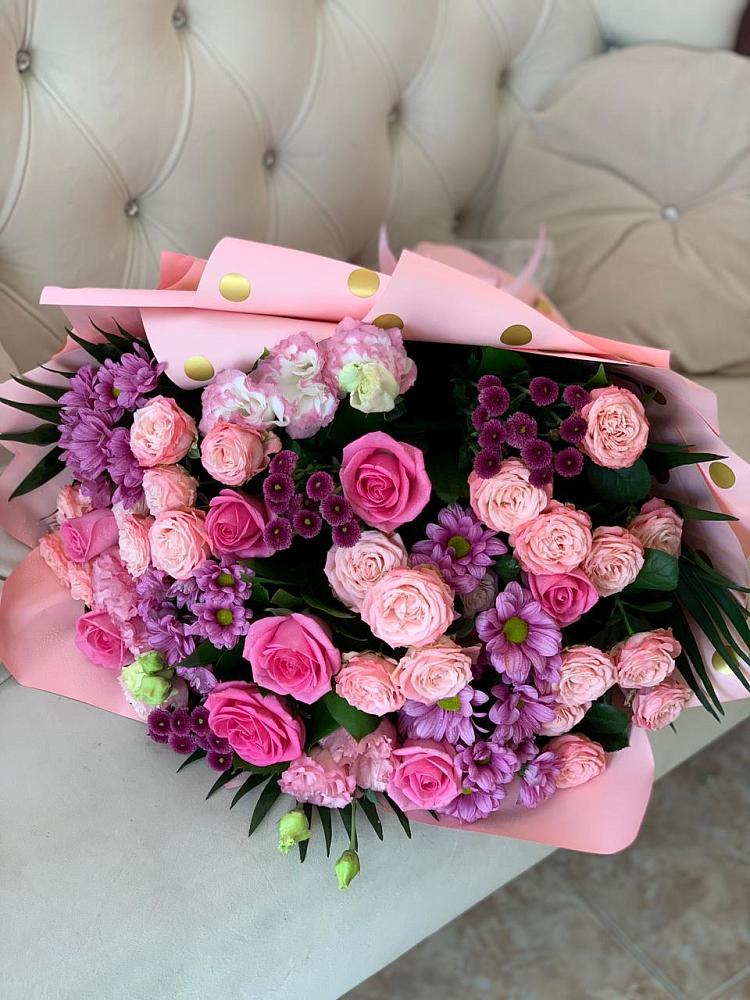 Букет цветов из: Хризантемы, Розы и Лизиантусы в Эвенске