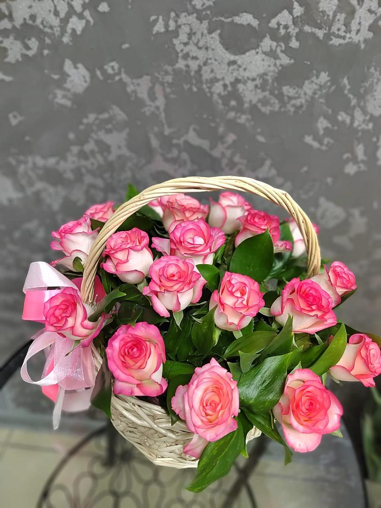 Цветочная композиция из Розы в корзине в Эвенске