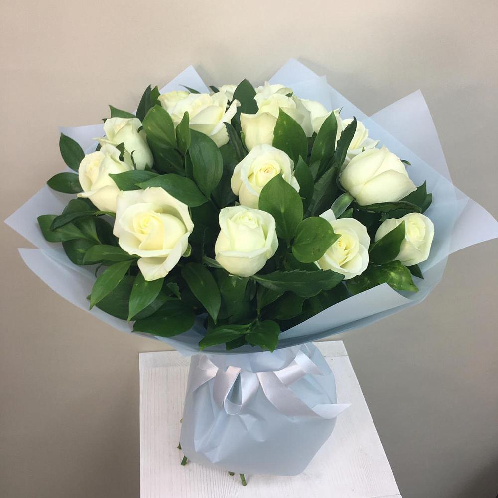 Букет 15 Белых роз Проуд в Эвенске