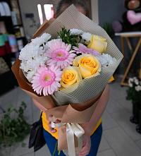Букет цветов из:  Герберы, Розы и Хризантемы в Эвенске
