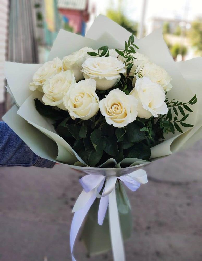 Букет Белые розы Проуд в Эвенске