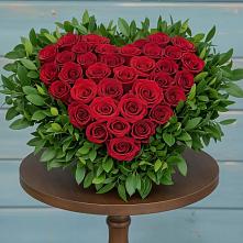 Цветочная композиция из Розы в виде сердца в Эвенске