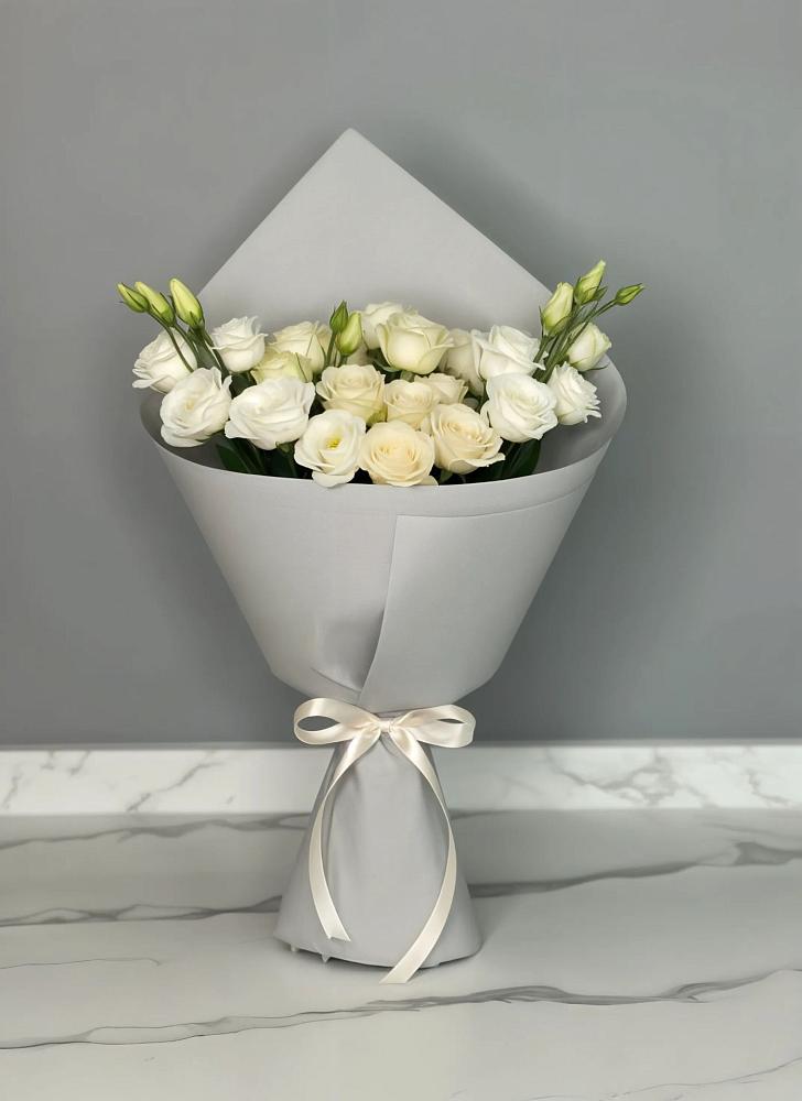 Букет цветов из: Розы и Лизиантусы в Эвенске