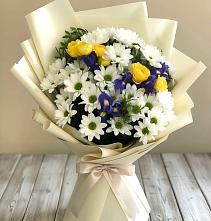 Букет цветов из:  Ирисы, Хризантемы и Розы #REPLACE_PRED# Эвенске