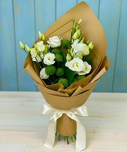 Букет цветов из:  Хризантемы и Лизиантусы в Эвенске