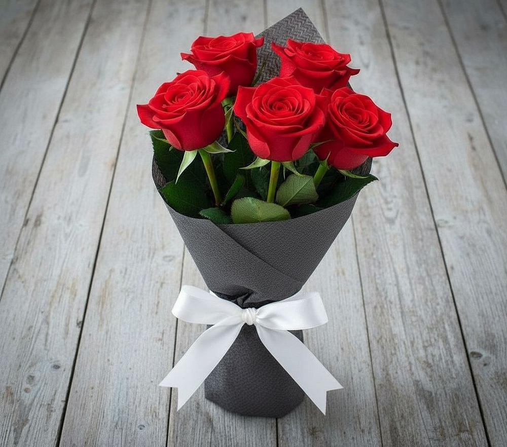 Букет 5 Красных роз Эдлесс Лав в Эвенске