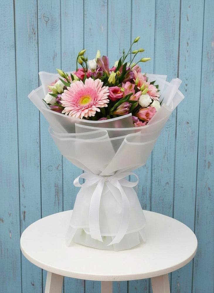 Букет цветов из: Герберы, Альстромерии и Лизиантусы в Эвенске