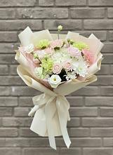 Букет цветов из:  Гвоздики, Розы, Лизиантусы и Хризантемы #REPLACE_PRED# Эвенске