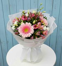 Букет цветов из:  Герберы, Альстромерии и Лизиантусы в Эвенске