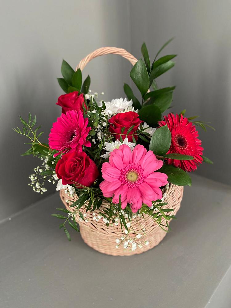 Цветочная композиция из Розы, Хризантемы и Герберы в корзине в Эвенске