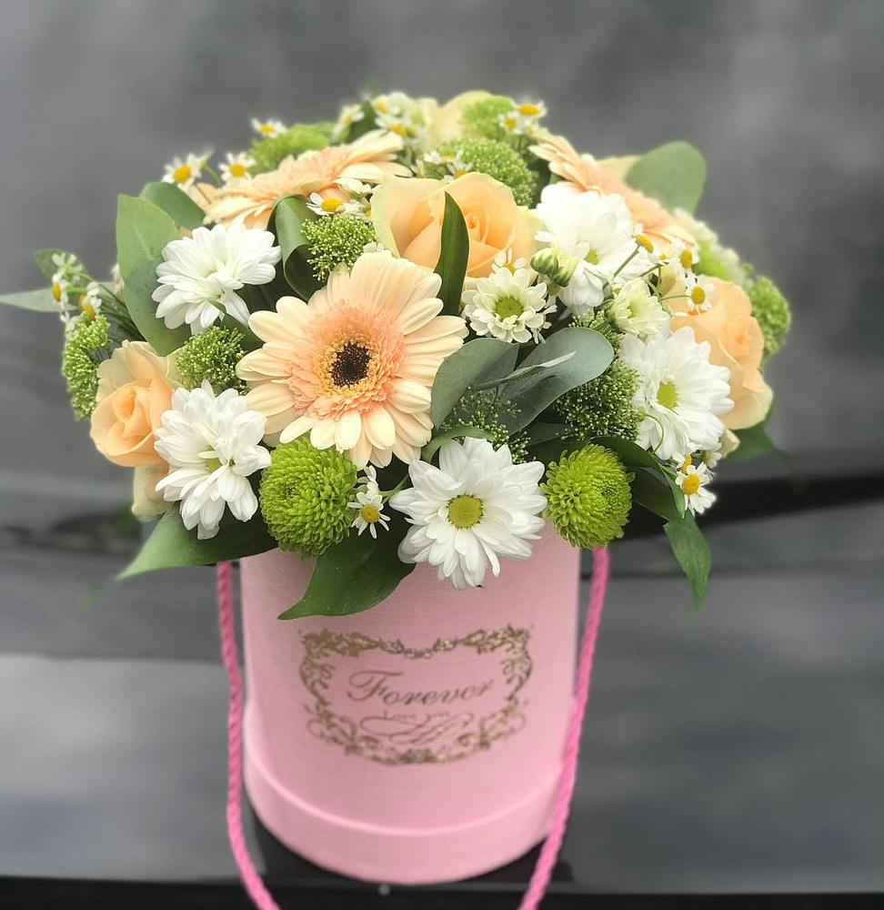 Цветочная композиция из Розы, Герберы и Хризантемы в шляпной коробке в Эвенске