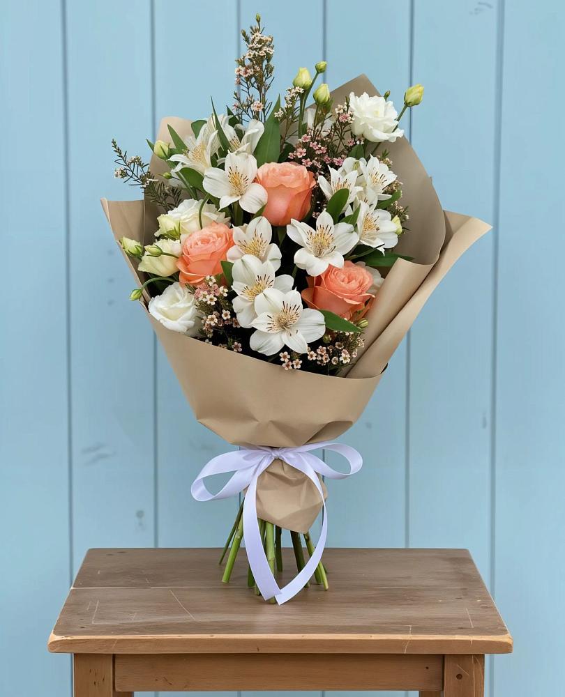 Букет цветов из: Альстромерии, Лизиантусы, Розы и Хризантемы в Эвенске