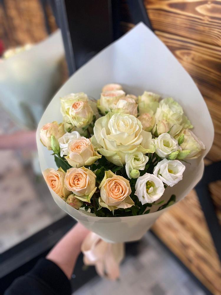 Букет цветов из: Розы и Лизиантусы в Эвенске