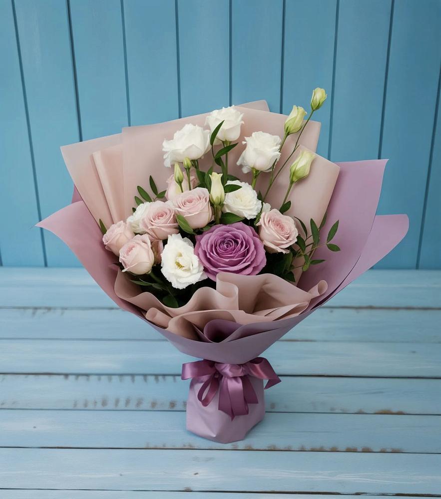 Букет цветов из: Розы и Лизиантусы в Эвенске